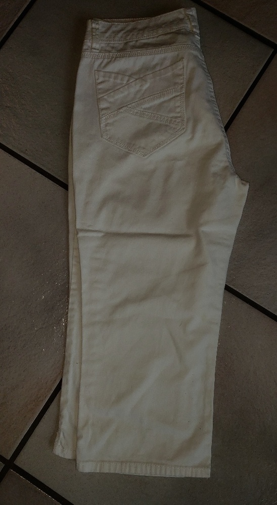 ❤️SOLD!❤️Capris- Gloria Vanderbilt White Capris